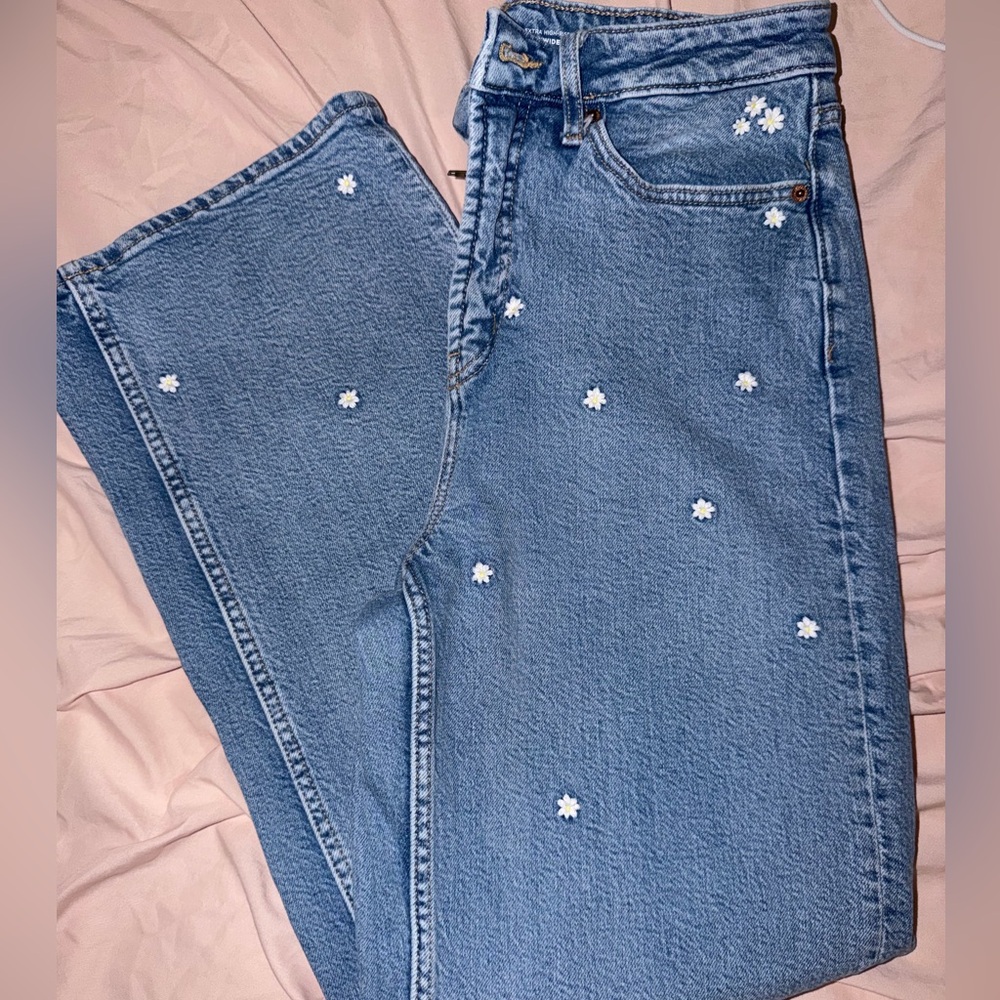 Old Navy extra high rise Sky Hi Wide Leg with White Daisy Embroidery